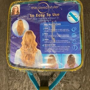 The Sleep Styler size large. The bag says 8, but 7 are in the bag.